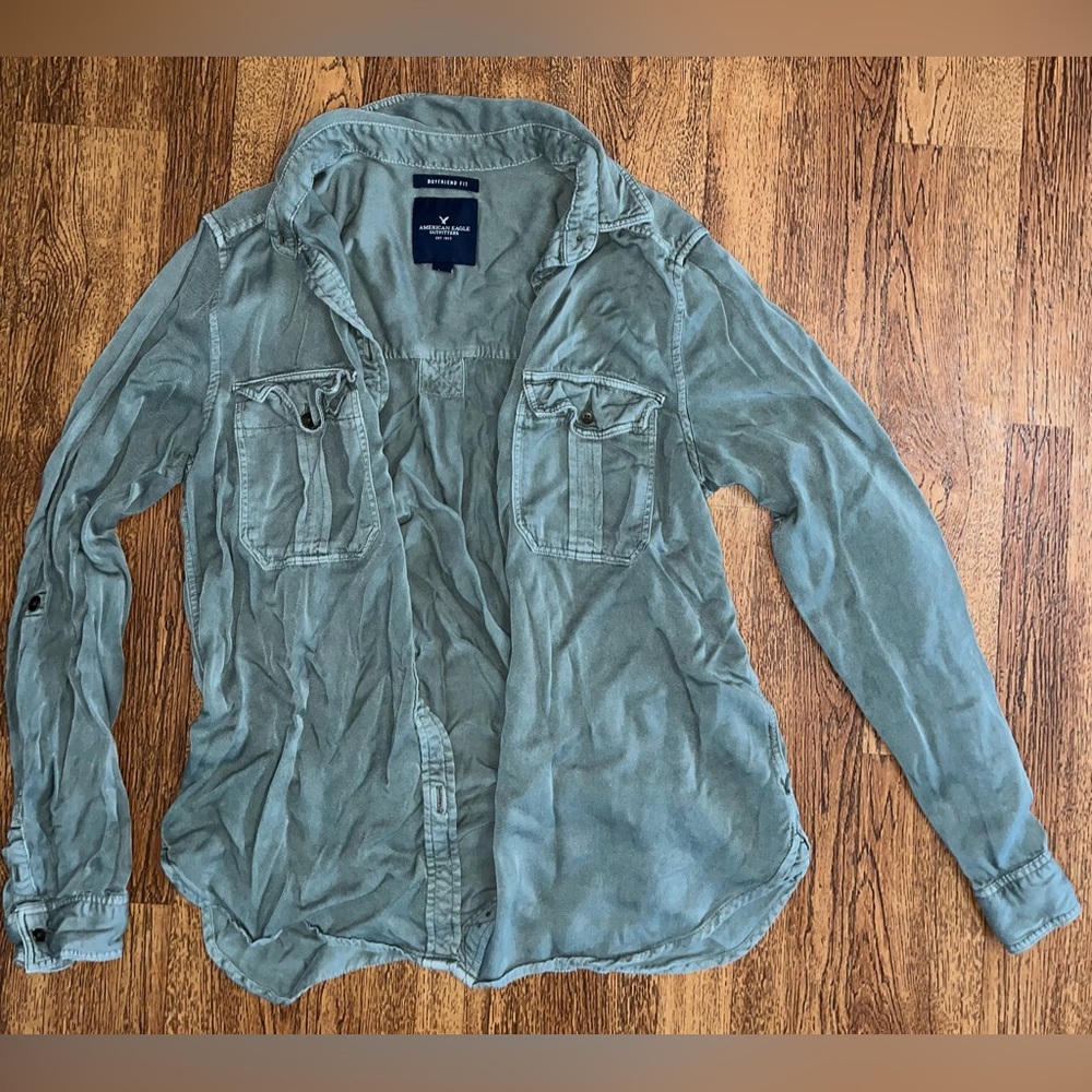 American Eagle green long sleeve button up top size S/P/CH